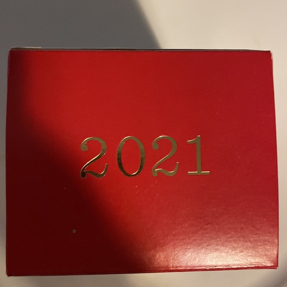 Hallmark 2021 Christmas Ornament Indian Motorcycle ‘Scout’ 100th ann edition - Picture 5 of 5